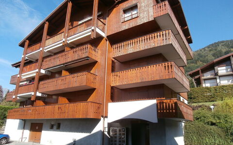 Isabella: Architecture, Propriété, Maison, Bâtiment, Immobilier, Appartement, Zone Résidentielle, Façade, Usage Mixte, Architecture Brutaliste