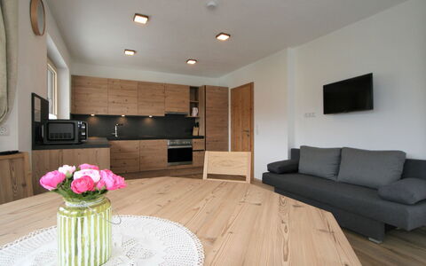 Rosina: Fleur, Meubles, Propriété, Confort, Cabinetry, Table, Bois, Bâtiment, Salon, Sol