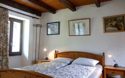 Margarita: Lit, Meubles, Chambre, Design Intérieur, Mur, Bois, Drap De Lit, Plafond, Literie, Pièce