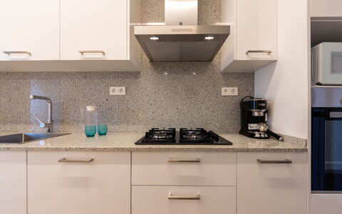 Atlantis: Cabinetry, Comptoir, Bâtiment, Cuisinière, Appareil De Cuisine, Evier, Cuisine, Électroménager, Tiroir, Éclairage