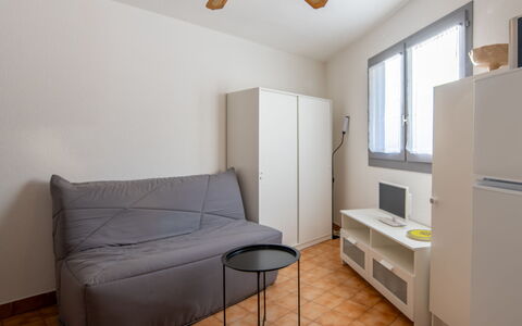Le Sextant: Meubles, Design Intérieur, Sol, Sol, Pièce, Appartement, Domicile, Plafond, Canapé, Salon