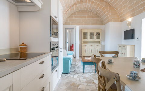 Bianco Trullo: Meubles, Cabinetry, Propriété, Chaise, Cuisine, Bois, Table, Comptoir, Sol, Architecture
