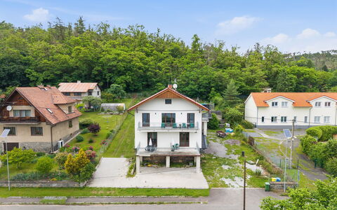 Zupanovice 100: Meubles, Mobilier De Jardin, Chaise, Jardin, Arrière-Cour, Ombre, Cour, Aménagement Paysager, Eco Hôtel, Tableau De Plein Air