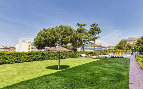 Cosy Lloret: Plante, Ciel, Nuage, Arbre, Paysage Naturel, Lot Terre, Végétation, Ombre, Design Urbain, Herbe
