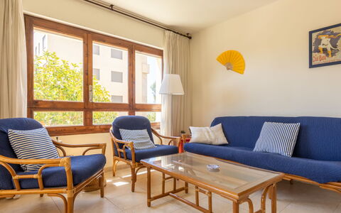 Antina Mar: Meubles, Table, Propriété, Canapé, Cadre, Bleu, Bâtiment, Bleu Azur, Bois, Confort