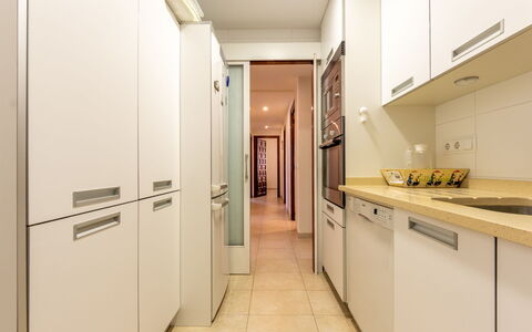 Antina Mar: Bâtiment, Cabinetry, Porte, Maison, Bois, Capot D'Echappement, Appareil De Cuisine, Sol, Comptoir