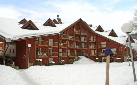 Les Contamines 140: Ciel, Nuage, Bâtiment, Neige, Fenêtre, Pente, Maison, Bois, Biome, Chalet