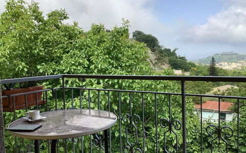 Mansardina sui Due Golfi: Nuage, Plante, Ciel, Propriété, Communauté Des Plantes, Table, Vert, Botanique, Paysage Naturel, Arbre