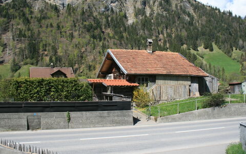 Chalet Bifigen: Plante, Bâtiment, Ciel, Montagne, Nuage, Maison, Arbre, Pente, Paysage Naturel, Paysage