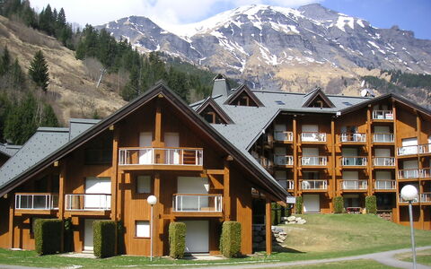 Les Combettes D et e: Village De Montagne, Propriété, Montagnes Relief, Montagne, Domicile, Maison, Chaîne De Montagnes, Bâtiment, Station De Montagne, Biens