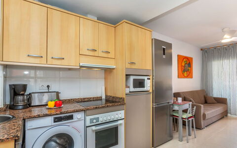 Duc Medinacelli: Cuisine, Principaux Appliance, Meubles, Design Intérieur, Appareil De Cuisine, Comptoir, Sol, Sol, Cabinetry, Pièce