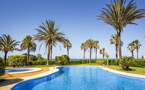 Atico Estrella del Mar: Nuage, L'Eau, Ciel, Propriété, Plante, Piscine, Bâtiment, Fenêtre, Bleu Azur, Bleu