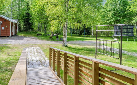 Purnutar a: Lit, Meubles, Chambre, Design Intérieur, Literie, Drap De Lit, Sol, Bois, Sol, Pièce