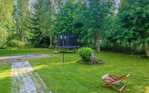 Purnutar a: Lit, Meubles, Chambre, Design Intérieur, Literie, Drap De Lit, Sol, Bois, Sol, Pièce