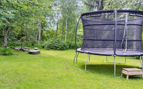 Purnutar a: Lit, Meubles, Chambre, Design Intérieur, Literie, Drap De Lit, Sol, Bois, Sol, Pièce