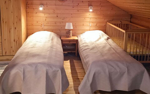 Purnutar B: Lit, Meubles, Chambre, Design Intérieur, Literie, Drap De Lit, Sol, Bois, Sol, Pièce