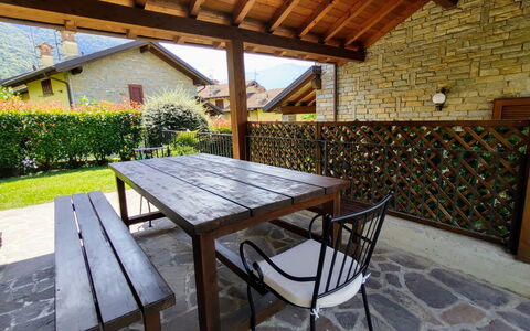 Mina: Table, Plante, Propriété, Meubles, Tableau De Plein Air, Bois, Chaise, Ombre, Mobilier De Jardin, Design Intérieur