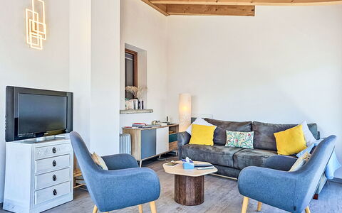 Tilleul: Meubles, Design Intérieur, Sol, Mur, Canapé, Sol, Bois, Pièce, Salon, Chaise