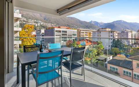 Locarno 60: Neige, Ciel, Montagne, Fenêtre, Nuage, Bâtiment, Maison, Pente, Arbre, Chalet