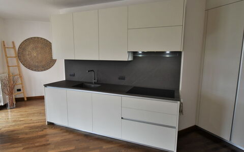 Valley View Pool Apartment: Cabinetry, Comptoir, Bois, Cuisine, Design Intérieur, Sol, Sol, Dur, Tache De Bois, Plafond
