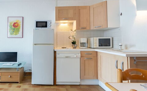 Le Barcarès 966: Cabinetry, Meubles, Propriété, Comptoir, Appareil De Cuisine, Électroménager, Évier, Tiroir, Bâtiment, Cuisine