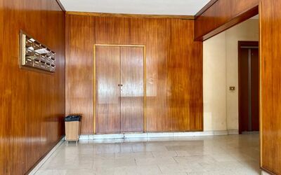 Novoli Suite Apartment: Propriété, Bois, Éclairage, Salle, Porte, Design Intérieur, Sol, Sol, Tache De Bois