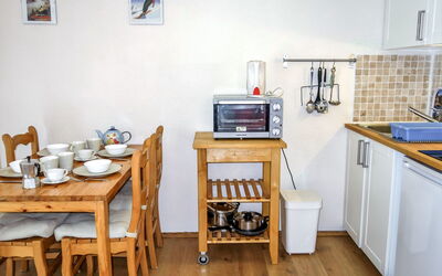 L'Enclave i et J 500.28: Pièce, Propriété, Meubles, Sol, Maison, Cuisine, Bâtiment, Design Intérieur, Table, Sol