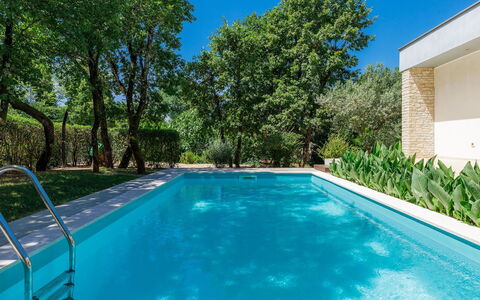 Villa Frleti: L'Eau, Plante, Propriété, Piscine, Ciel, Bleu, La Nature, Bleu Azur, Ombre, Rectangle