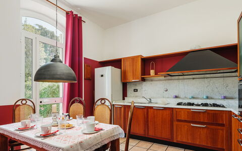 Villa Diana: Meubles, Propriété, Confort, Bleu Azur, Bois, Textile, Bâtiment, Design Intérieur, Cadre De Lit, Lit
