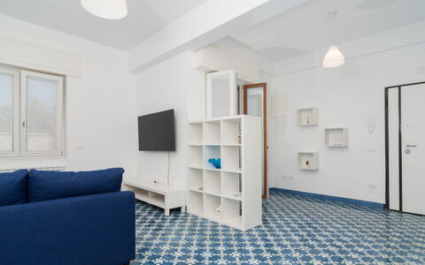 Bougainvillea Home: Meubles, Propriété, Confort, Bleu Azur, Bois, Textile, Bâtiment, Design Intérieur, Cadre De Lit, Lit
