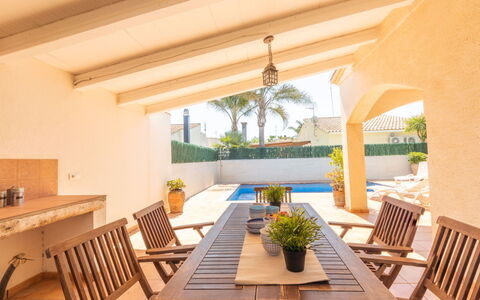 Marinera: Table, Plante, Meubles, Propriété, Canapé, Chaise, Bâtiment, Plante D'Appartement, Ombre, L'Eau