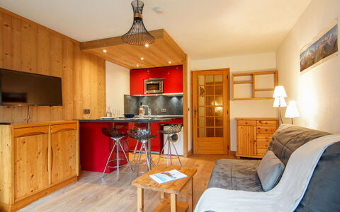 Chamonix 10: Meubles, Propriété, Cabinetry, Bois, Table, Comptoir, Orange, Éclairage, Design Intérieur, Salon