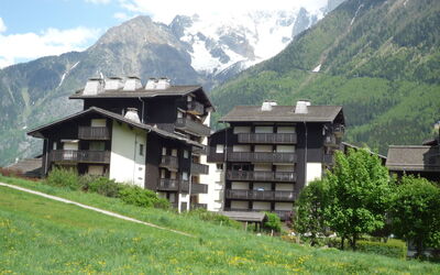 Chamonix 10: Nuage, Ciel, L'Eau, Propriété, Bâtiment, Plante, Bleu, Piscine, Bleu Azur, Paysage Naturel