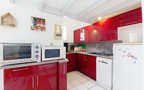 Les Mathes 500: Principaux Appliance, Cuisine, Appareil De Cuisine, Sol, Sol, Design Intérieur, Comptoir, Pièce, Cabinetry, Électroménager