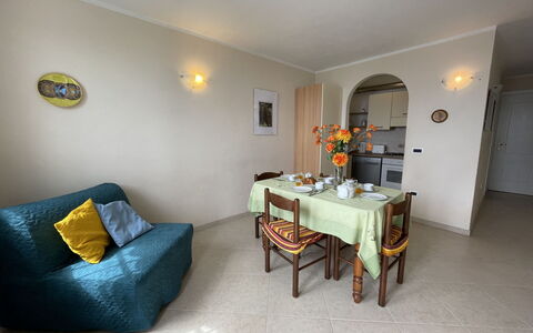 Villa Panoramica: Table, Meubles, Cadre, Bâtiment, Plante D'Appartement, Canapé, Orange, Maison, Design Intérieur, Salon