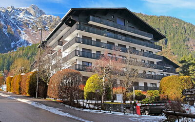 Chamonix 100: Ciel, Nuage, Bâtiment, Montagne, Propriété, Neige, Fenêtre, Plante, Arbre, Pente