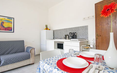 More e Lamponi: Cadre, Meubles, Propriété, Blanc, Orange, Décoration, Design Intérieur, Sol, Sol, Confort