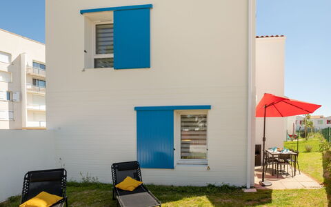 Vinci: Ciel, Bâtiment, Propriété, Fenêtre, Plante, Ombre, Lot Terre, Quartier, Herbe, Zone Résidentielle