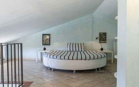 Villa Bougainvillea: Produit, Bâtiment, Bois, Confort, Sol, Sol, Dur, Maison, Plafond, Salon