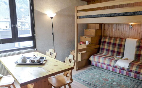 Chamonix 145: Table, Meubles, Propriété, Bâtiment, Cadre, Chaise, Confort, Fenêtre, Bois, Design Intérieur