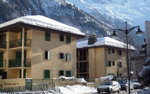Blanc Neige: Neige, Montagne, Propriété, Bâtiment, Fenêtre, Blanc, Voiture, Véhicule, Maison, Pente