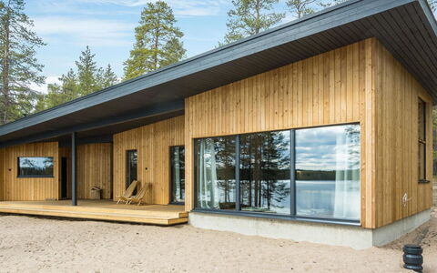 Villa Livo: Balcon, Appartement, Ombre, Verre, Condominium, Balustrade, Porche, Daylighting, Plate-Forme, Mobilier De Jardin