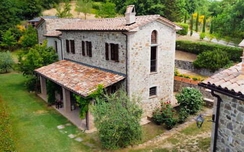Villa Sant'anna: Plante, Bâtiment, Propriété, Fenêtre, Arbre, Maison, Lot Terre, Bois, Chalet, Quartier