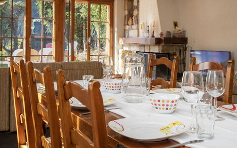Véronique: Meubles, Design Intérieur, Table, Chaise, Bois, Sol, Salle À Manger, Table Cuisine Et Salle A Manger, Pièce, Vaisselle