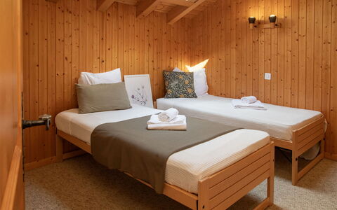 Véronique: Meubles, Design Intérieur, Sol, Lit, Sol, Chambre, Bois, Pièce, Textile, Plafond
