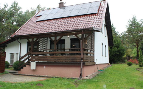 Wałpusz: Plante, Bâtiment, Fenêtre, Ciel, Arbre, Maison, Bois, Chalet, Toit, Immobilier