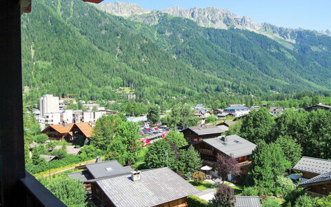 Les Periades: Ciel, Bâtiment, Montagne, Propriété, Vert, La Nature, Paysage Naturel, Plante, Maison, Biome