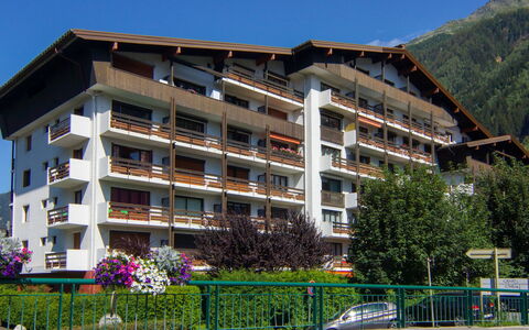 Les Periades: Ciel, Plante, Bâtiment, Fenêtre, Arbre, Maison, Architecture, Design Urbain, Quartier, Condominium
