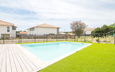 Mimizan 805: Plante, Nuage, Ciel, L'Eau, Bâtiment, Piscine, Arbre, Ombre, Maison, Rectangle