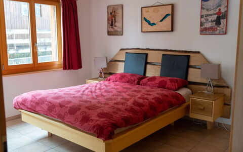 Alpine Retreat: Meubles, Lit, Chambre, Drap De Lit, Literie, Bois, Design Intérieur, Linge, Textile, Sol